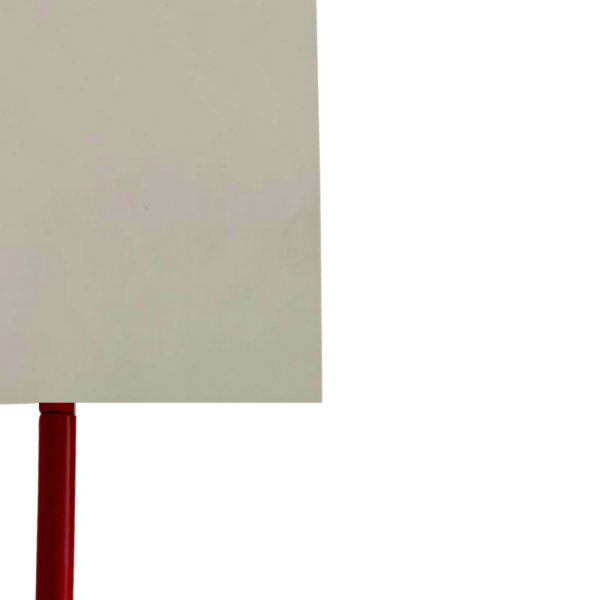 Designständer mit Fahne für einen Feuerlöscher