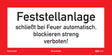 Brandschutzschild als Text Feststellanlage schließt bei Feuer automatisch, blockieren streng verboten!