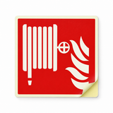 Brandschutzschild Löschschlauch – ISO 7010 – Kunststoff langnachleuchtend selbstklebend Ultra
