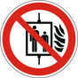 Brandschutzzeichen mit Symbol nach ISO 7010/P020, Aufzug im Brandfall nicht benutzen