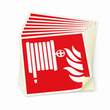 Brandschutzschild Löschschlauch – ISO 7010 – Kunststoff langnachleuchtend selbstklebend (Set)