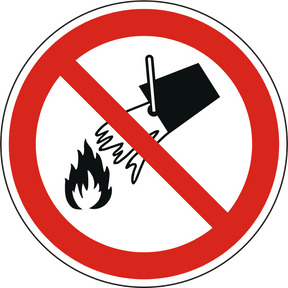 Verbotsschild als Symbol mit Wasser löschen verboten nach ISO 7010